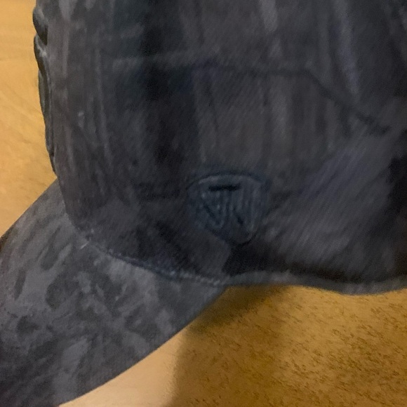 Notre Dame Hat, Top of the World, Memory Fit Black Camo Hat, One Size - Picture 6 of 14